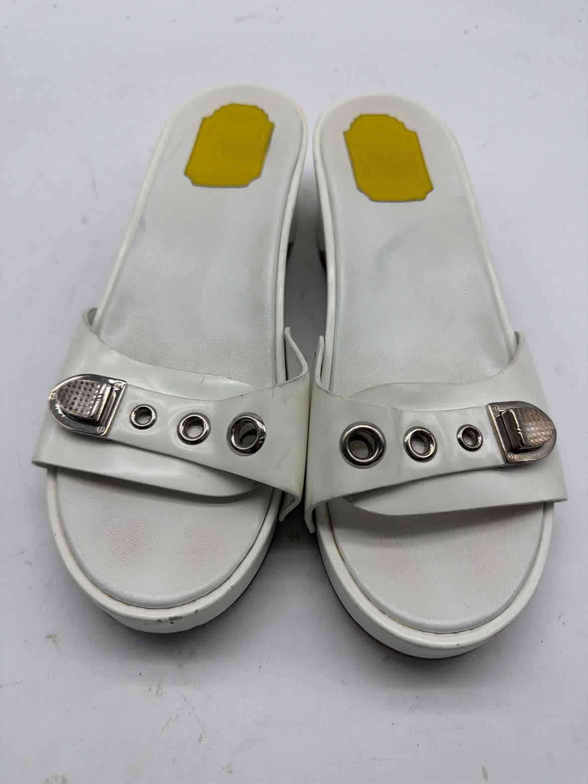 Pre-Owned Christian Dior White Size 39 Clog Slide Sandals | True Fashionistas.