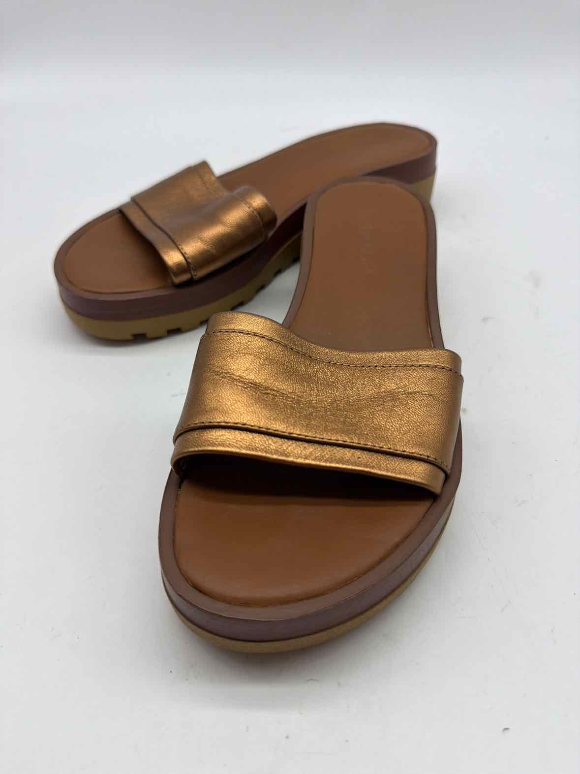 Pre-Owned See By Chloe Gold Size 35 Slide Sandals | True Fashionistas.