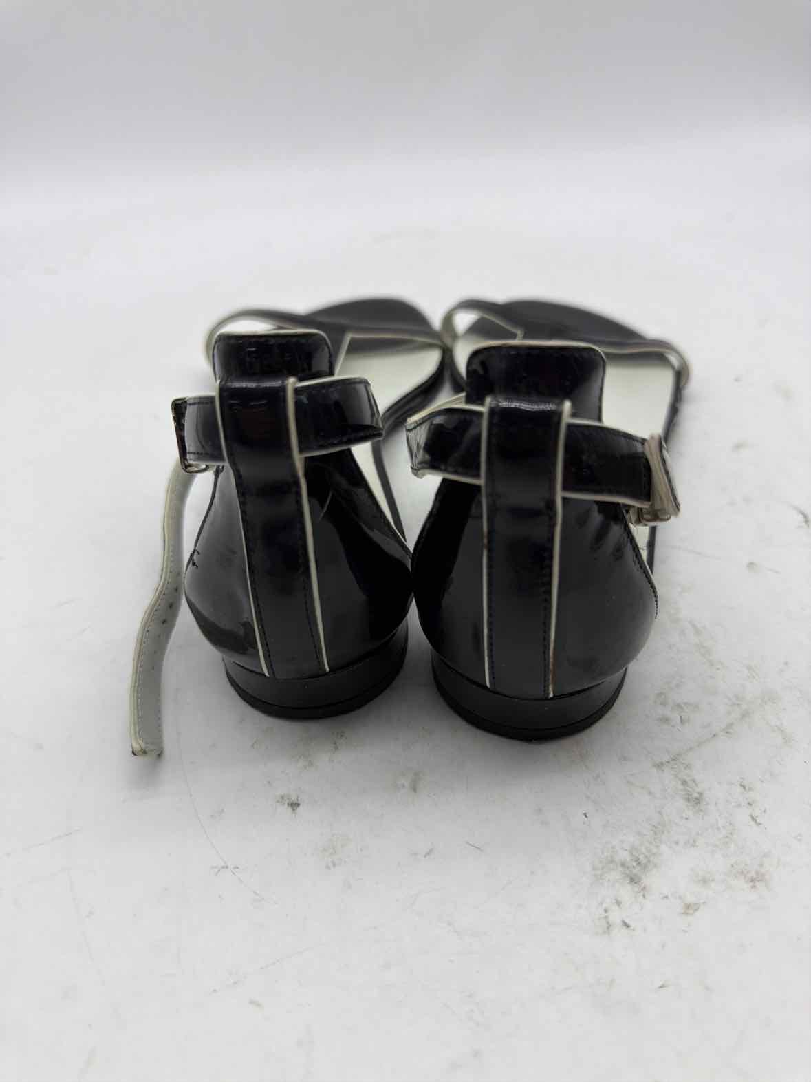 Pre-Owned Salvatore Ferragamo Black Size 6.5 T Strap Sandals | True Fashionistas.