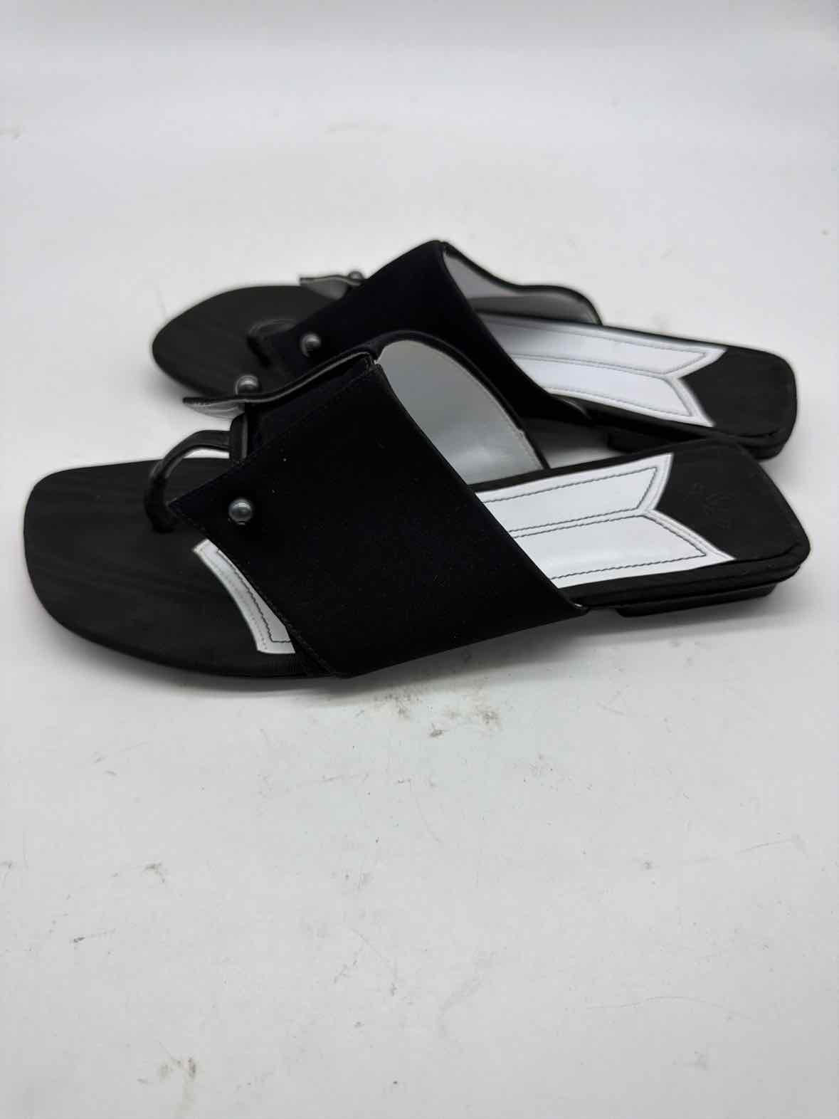 Pre-Owned Chanel Black Size 5.5 Mule Sandals | True Fashionistas.
