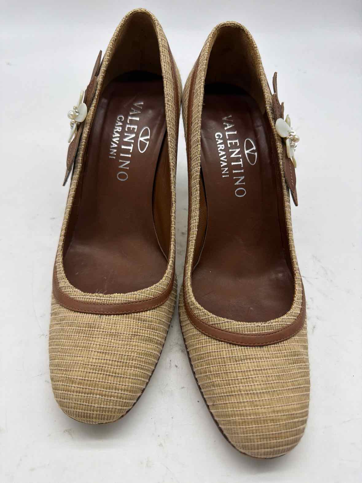 Pre-Owned Valentino Tan Size 6 Pump Heels | True Fashionistas.