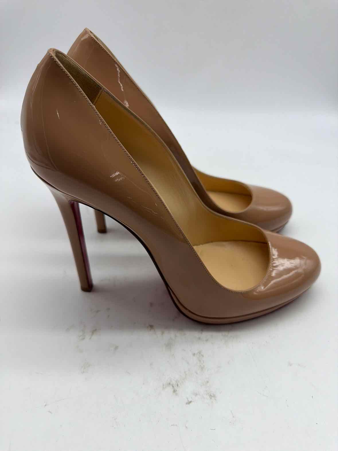 Pre-Owned Christian Louboutin Tan Size 10 Patent Leather Pump Heels | True Fashionistas.