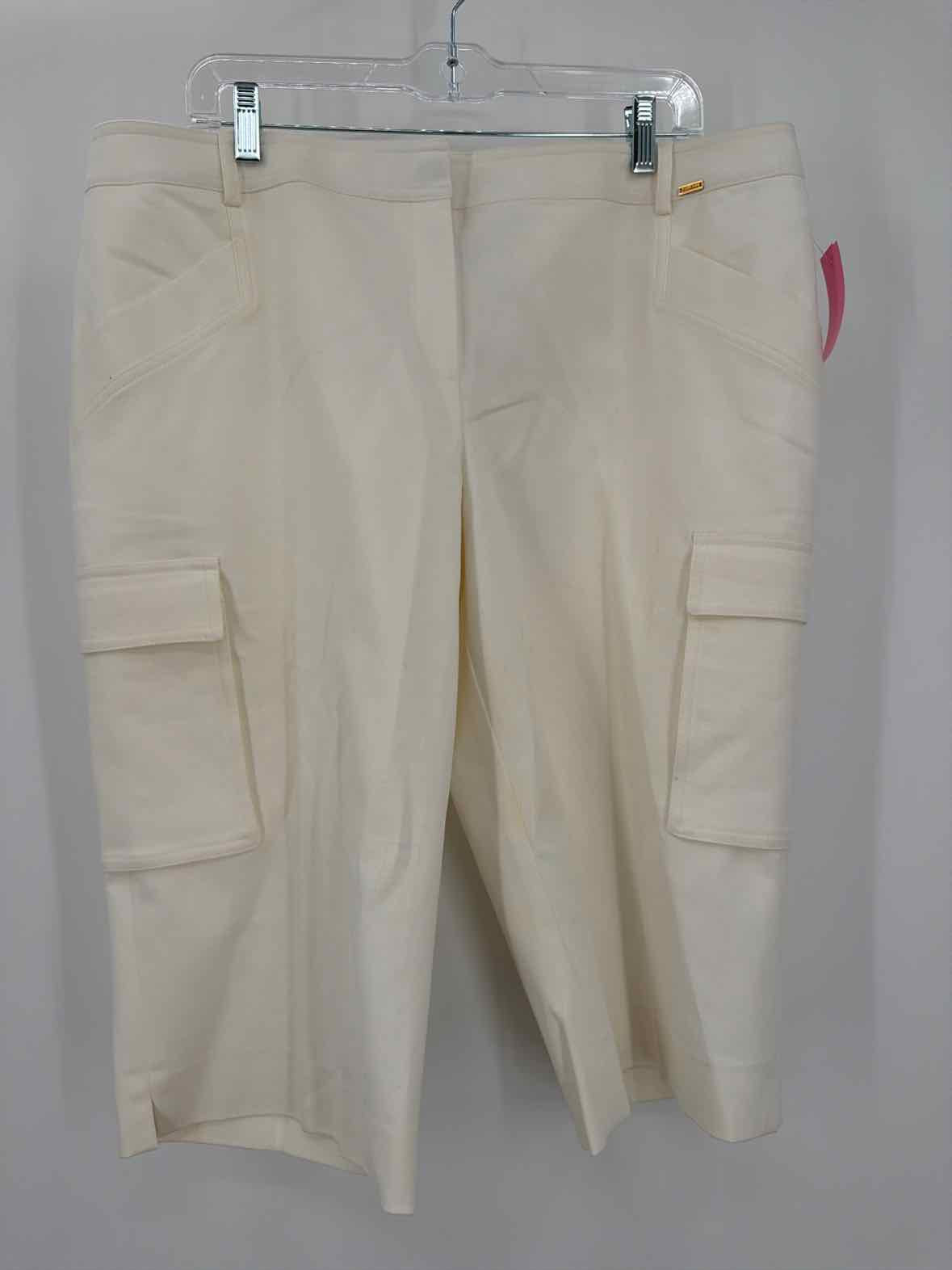 Pre-Owned St John Ivory Size 16 Basic Shorts | True Fashionistas.
