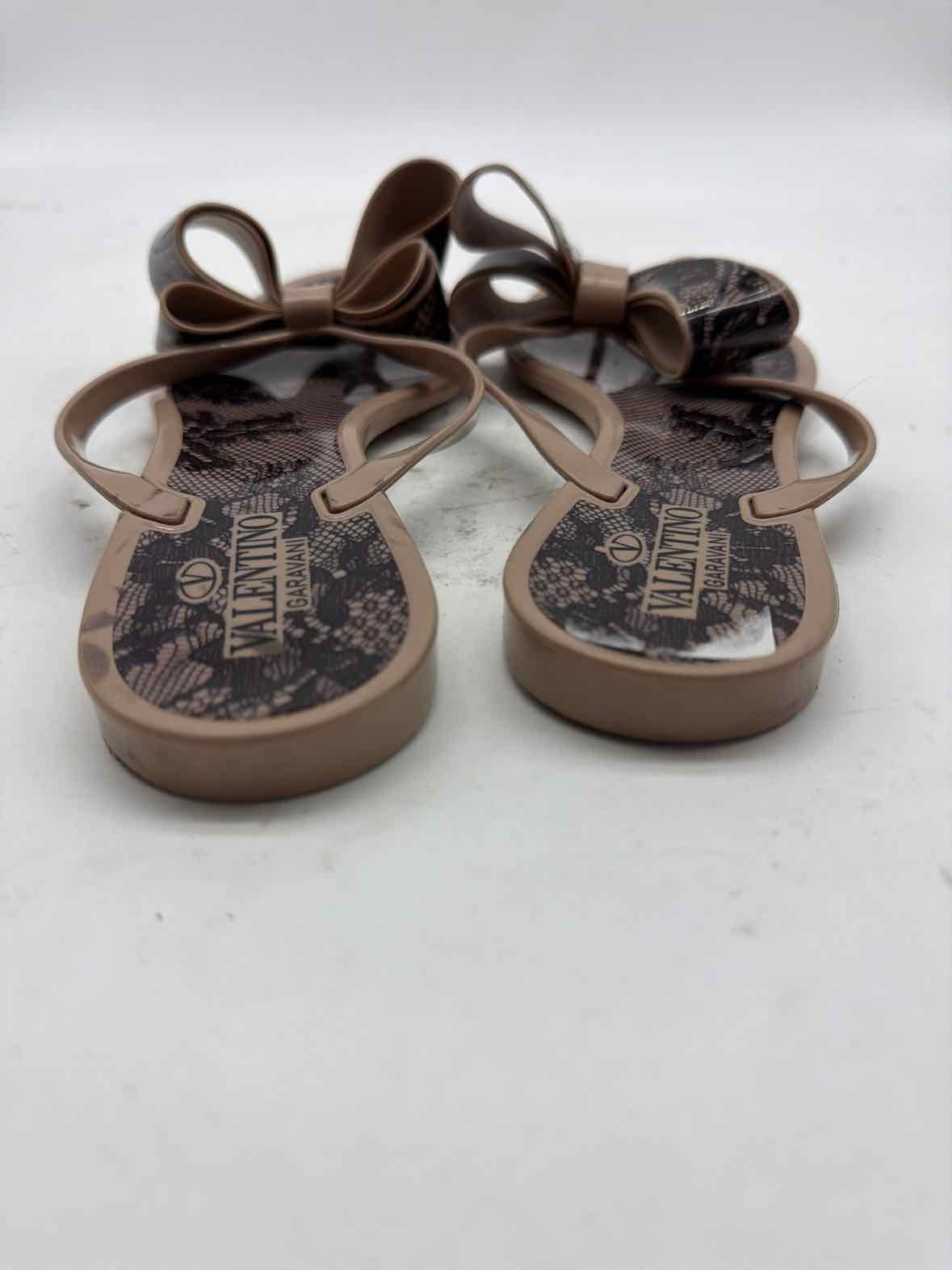 Pre-Owned Valentino Tan Size 7 Jelly Thong Sandals | True Fashionistas.