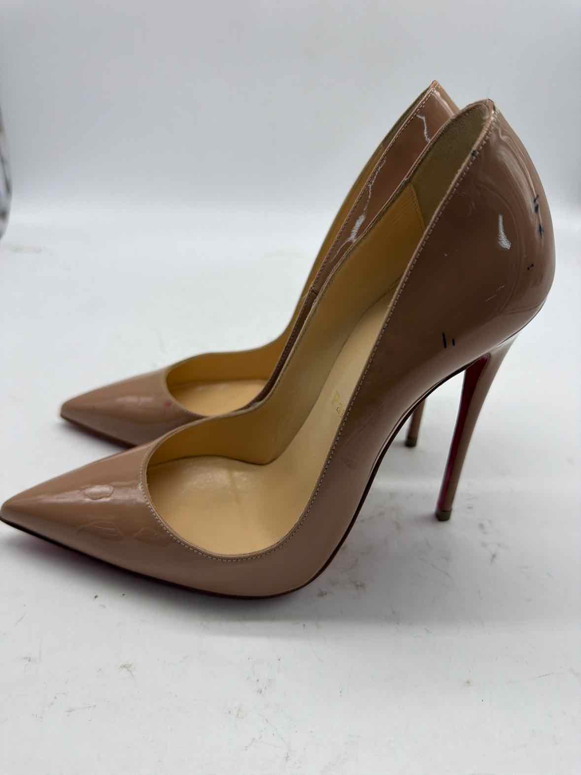 Pre-Owned Christian Louboutin Tan Size 7 Patent Leather Pump Heels | True Fashionistas.