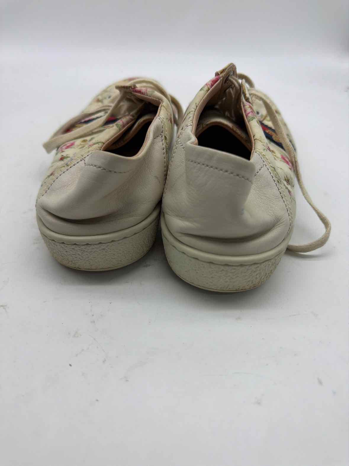 Pre-Owned Gucci White Size 38 Floral Canvas Athletic Shoes | True Fashionistas.