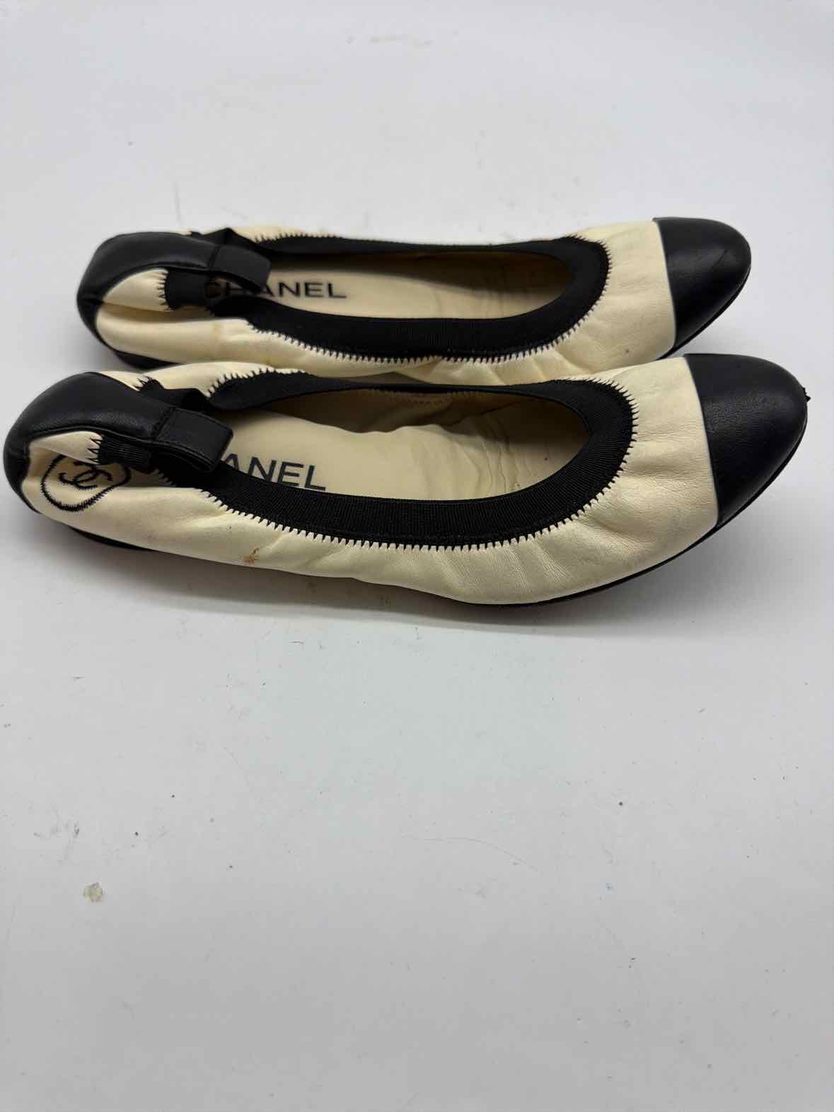 Pre-Owned Chanel Ivory Size 38 Spirit Flat Flats | True Fashionistas.