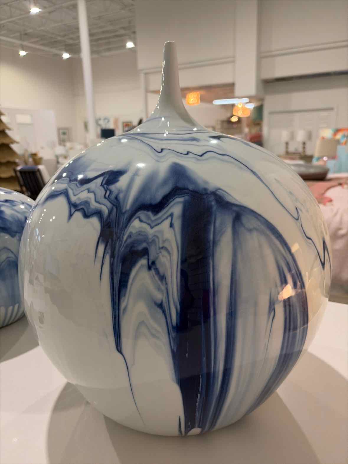 Blue & White Porcelain Goose Neck Vase | True Fashionistas.