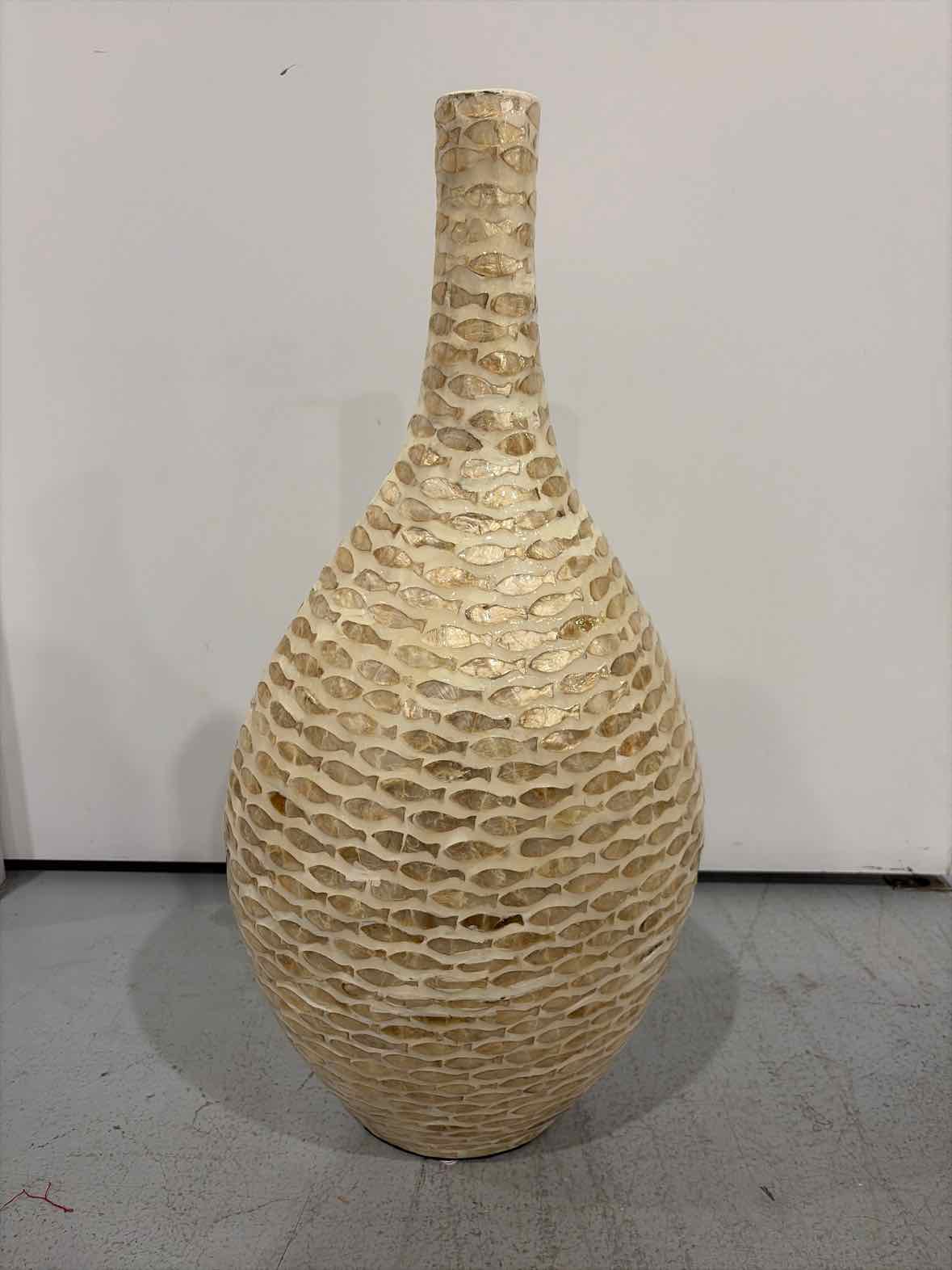 Cream Capiz Vase | True Fashionistas.