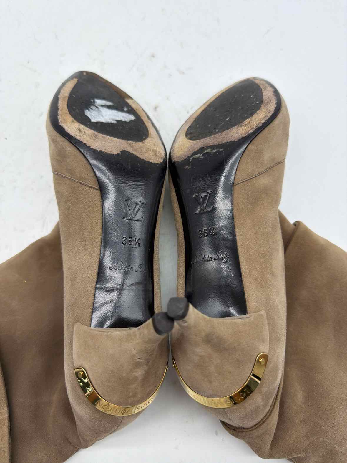 Pre-Owned Louis Vuitton Tan Size 6.5 Suede Ankle Boots | True Fashionistas.