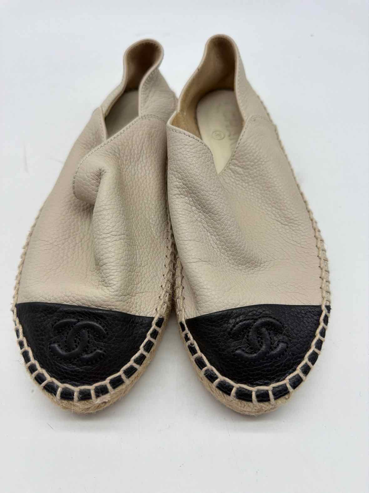 Pre-Owned Chanel Tan Size 35 Espadrille Slip On Flats | True Fashionistas.