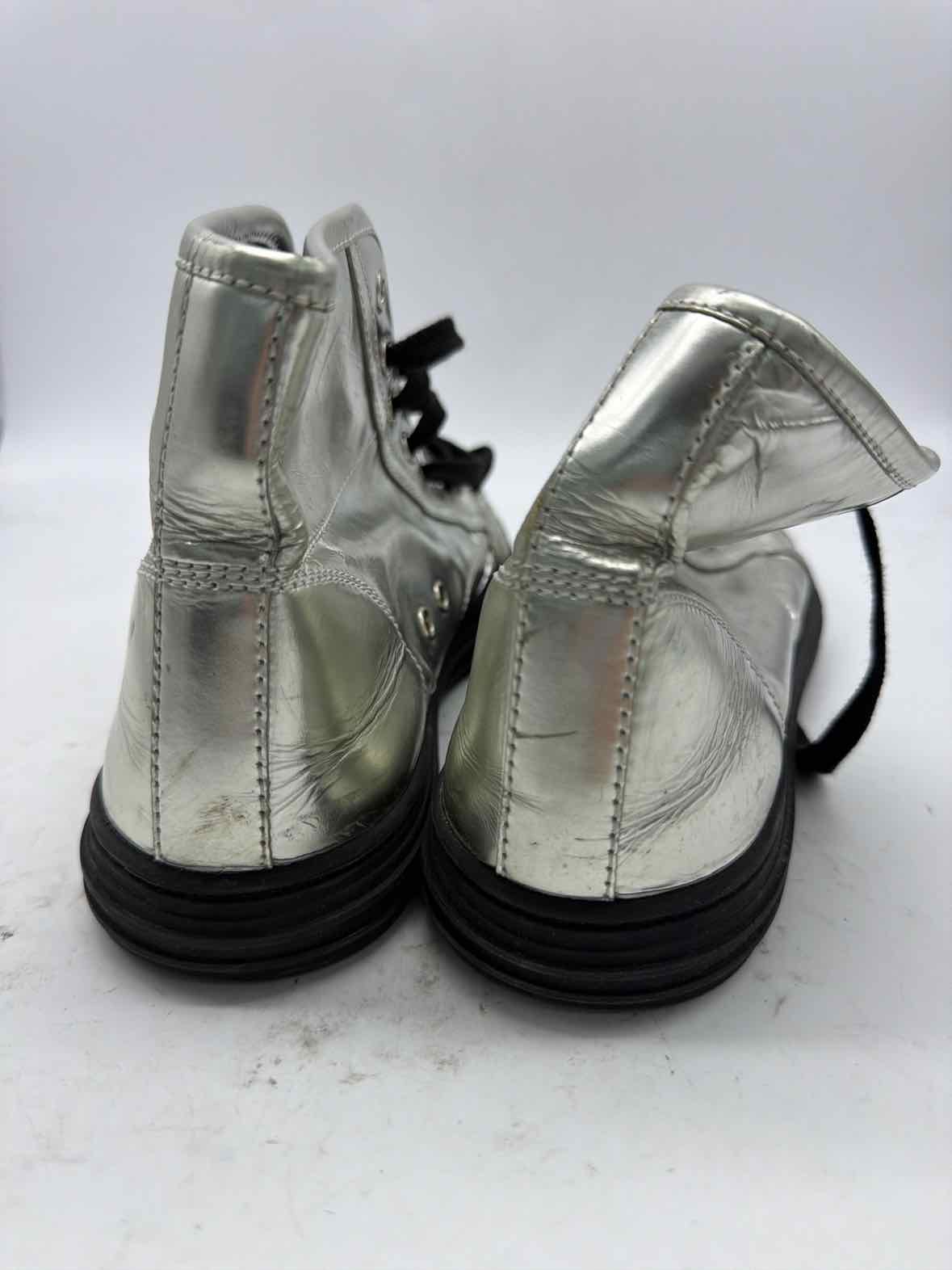 Pre-Owned Gucci Silver Size 9 High Top Athletic Shoes | True Fashionistas.