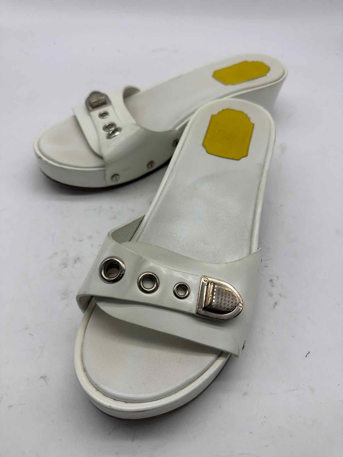 Pre-Owned Christian Dior White Size 39 Clog Slide Sandals | True Fashionistas.