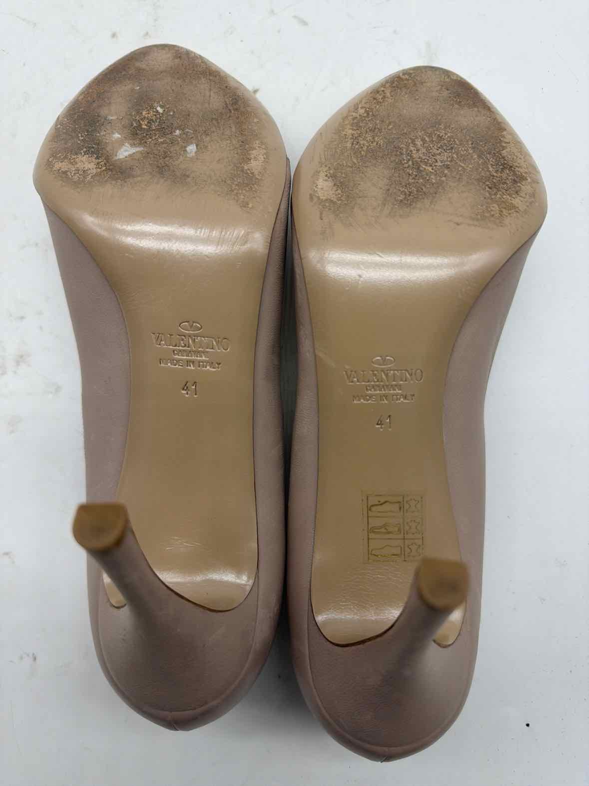 Pre-Owned Valentino Tan Size 11 Pump Heels | True Fashionistas.