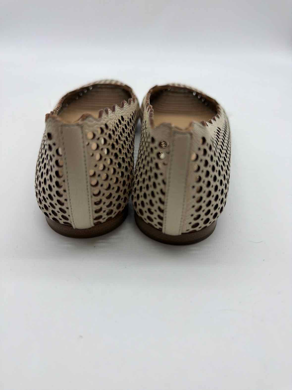 Pre-Owned Chloe Ivory Size 36 Slip On Flats | True Fashionistas.