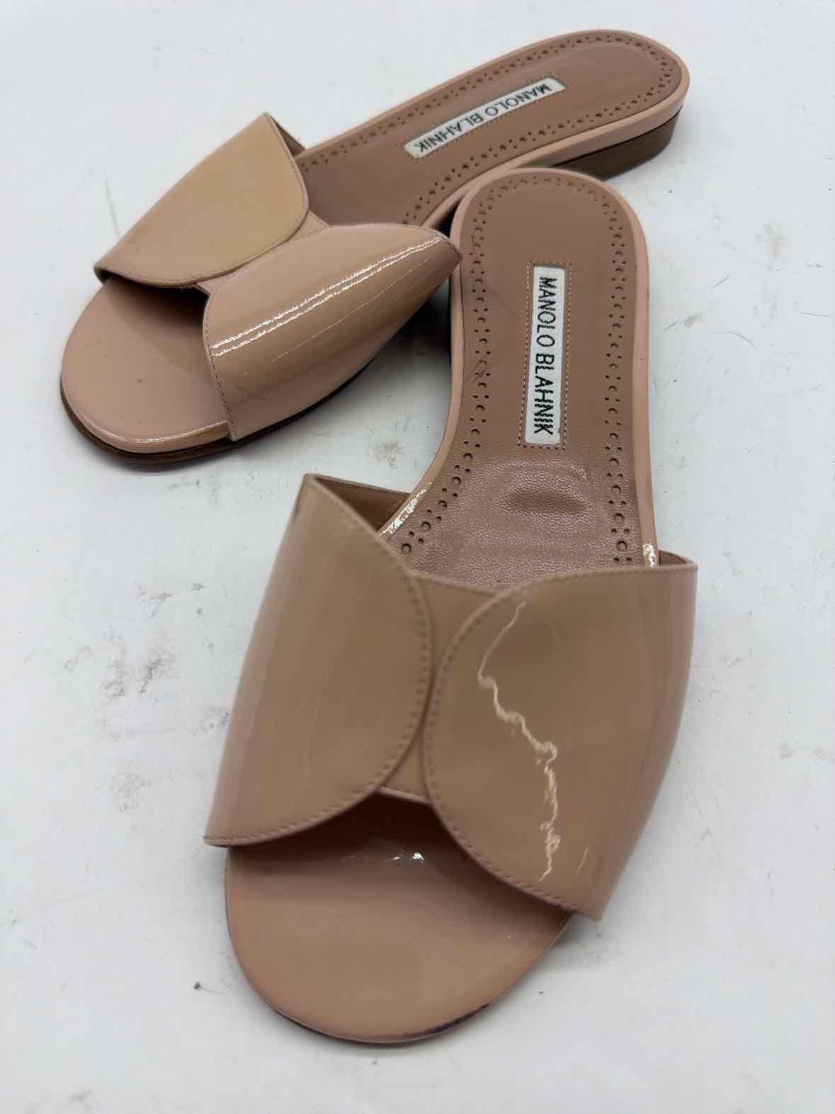 Pre-Owned Manolo Blahnik Tan Size 36 Mule Sandals | True Fashionistas.