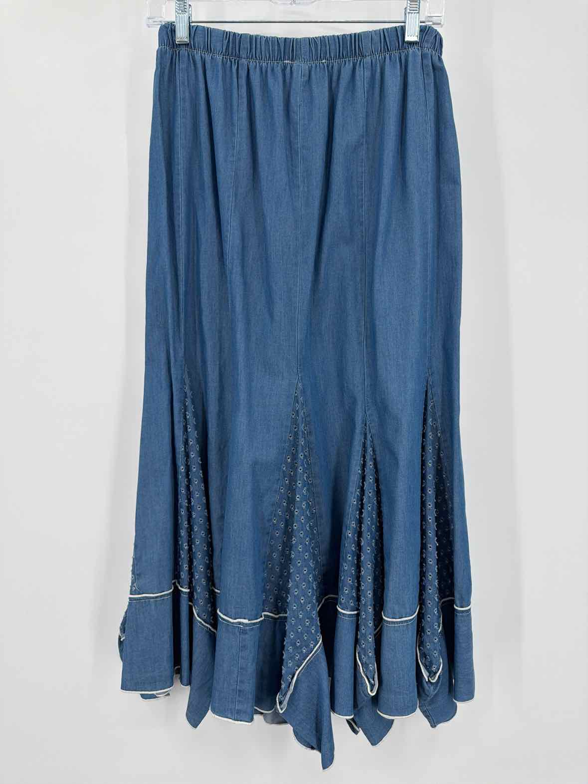 Pre-Owned Lace Blue Size Medium Midi Skirt | True Fashionistas.