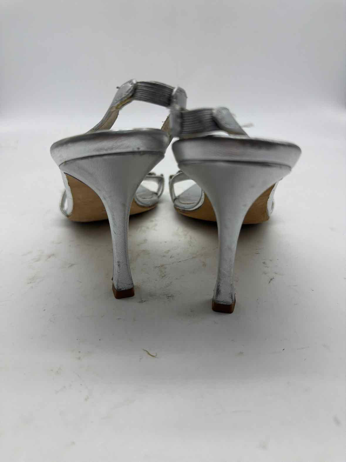 Pre-Owned Manolo Blahnik Silver Size 6.5 Strappy Heels | True Fashionistas.