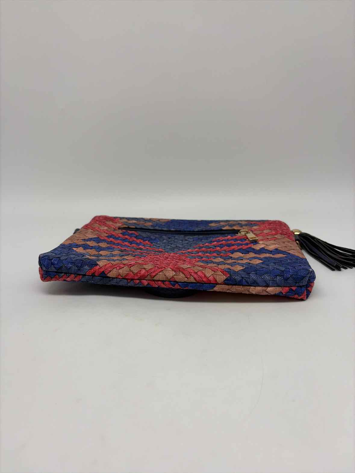 Pre-Owned Mellow World Navy Wristlet Wristlet | True Fashionistas.