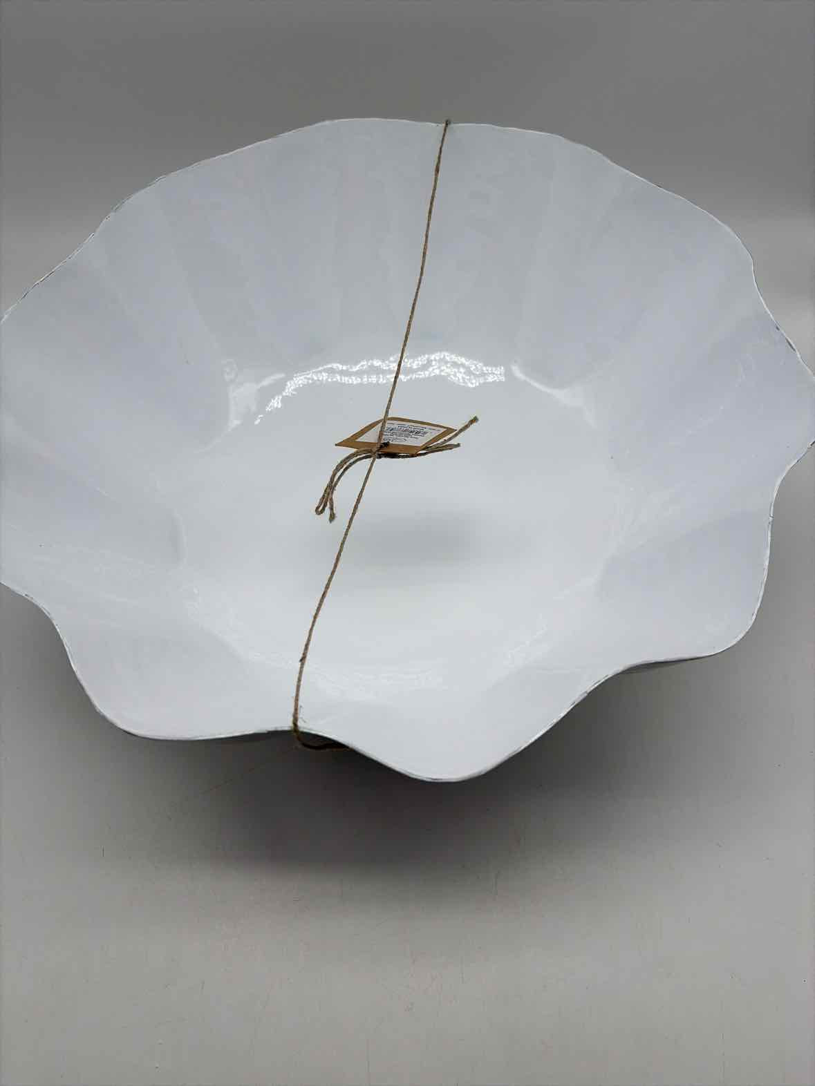 Mud Pie Set of 2 White and Tan Scalloped Bowl | True Fashionistas.
