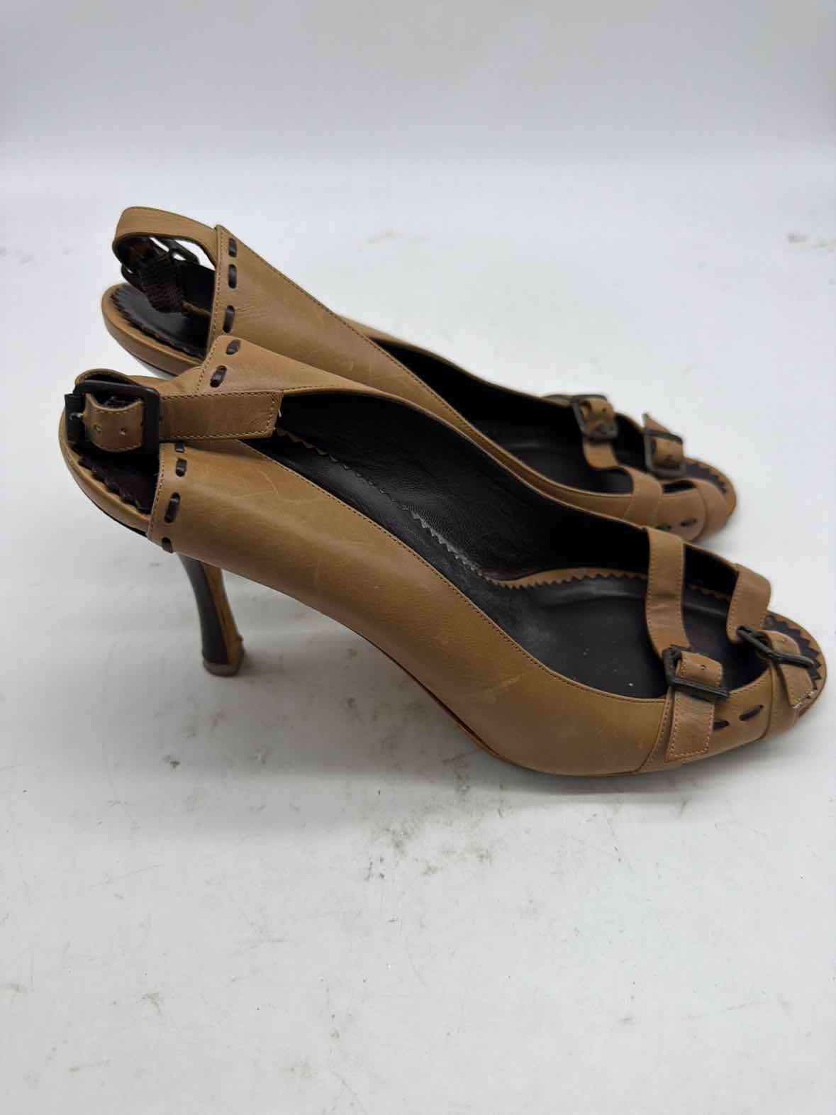 Pre-Owned Manolo Blahnik Tan Size 8.5 Slingback Heels | True Fashionistas.