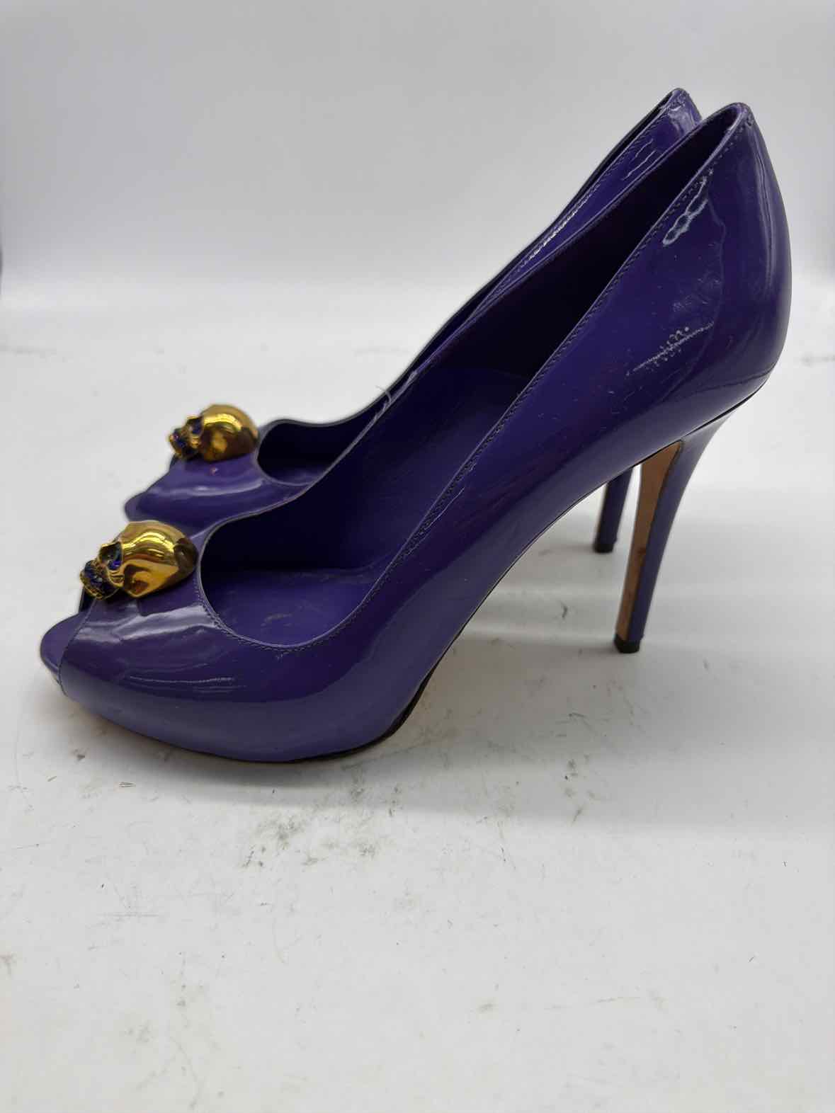 Pre-Owned Alexander McQueen Purple Size 9 Patent Leather Peep Toe Heels | True Fashionistas.