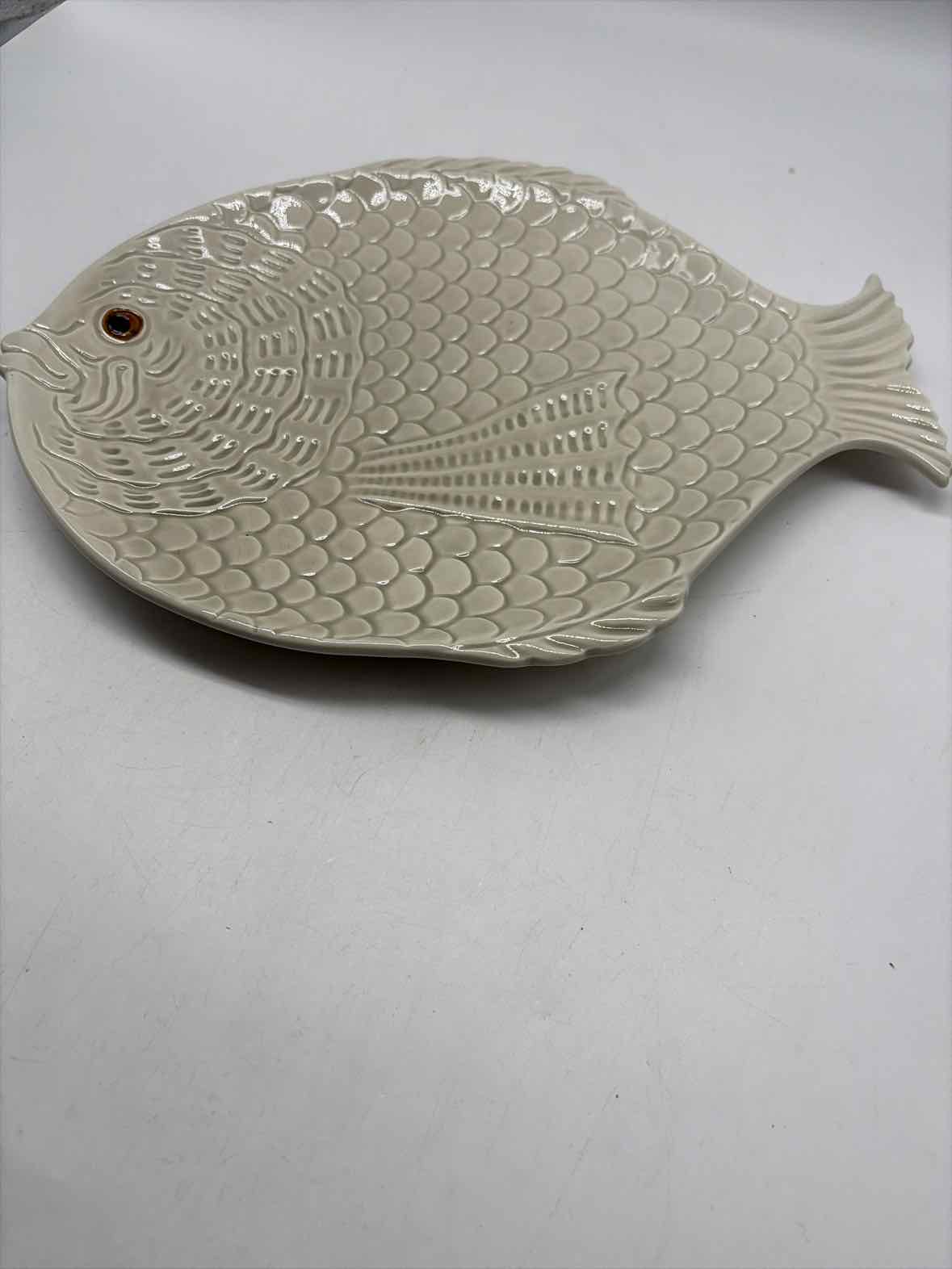 Fitz and Floyd Embbssed Fish Plate Large | True Fashionistas.