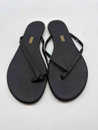 Pre-Owned Tkees Black Size 9 Thong Sandals | True Fashionistas.