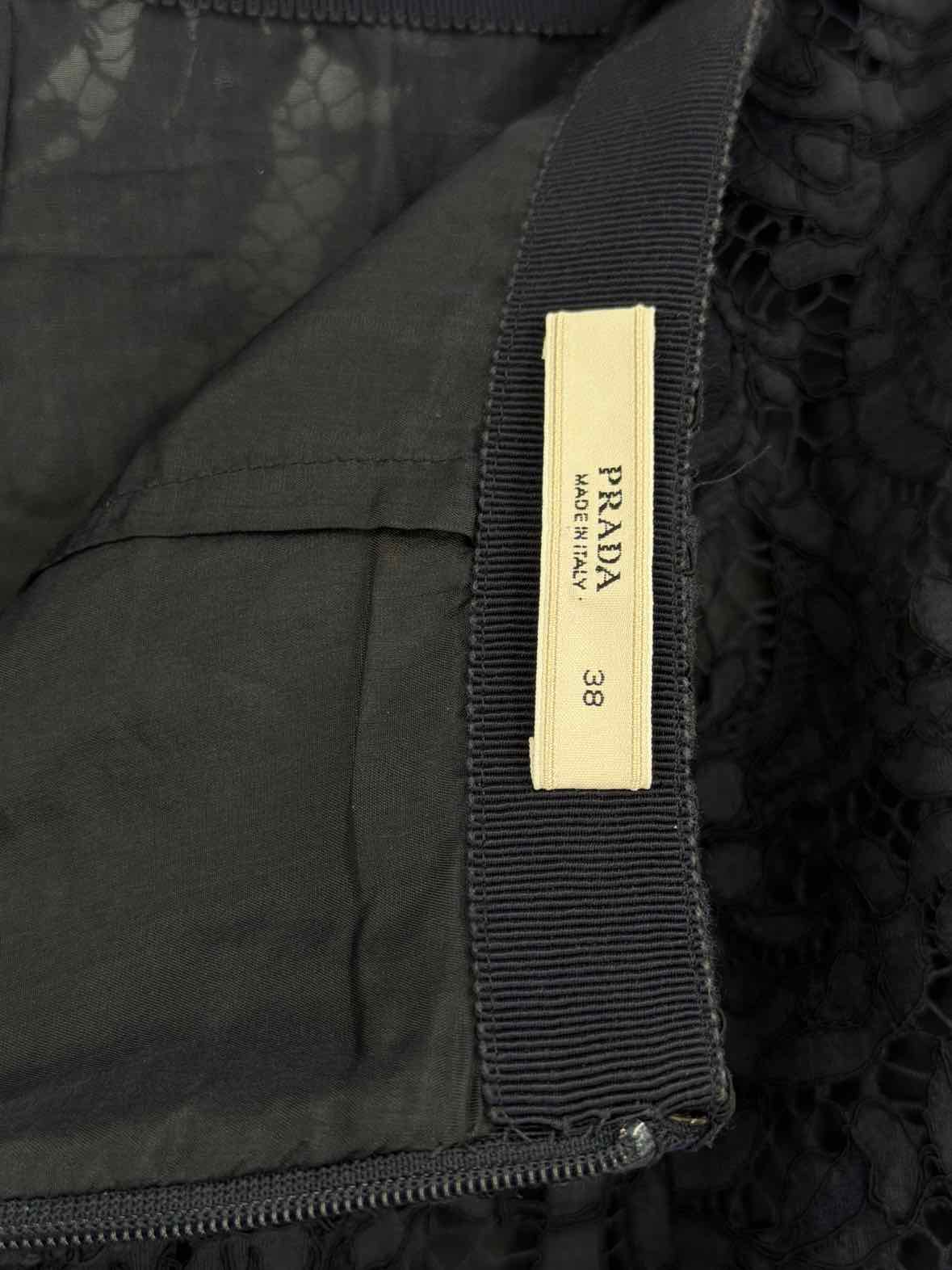Pre-Owned Prada Navy Size 38 Lace Pencil Skirt | True Fashionistas.