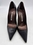 Pre-Owned Manolo Blahnik Black Size 35 Pump Heels | True Fashionistas.
