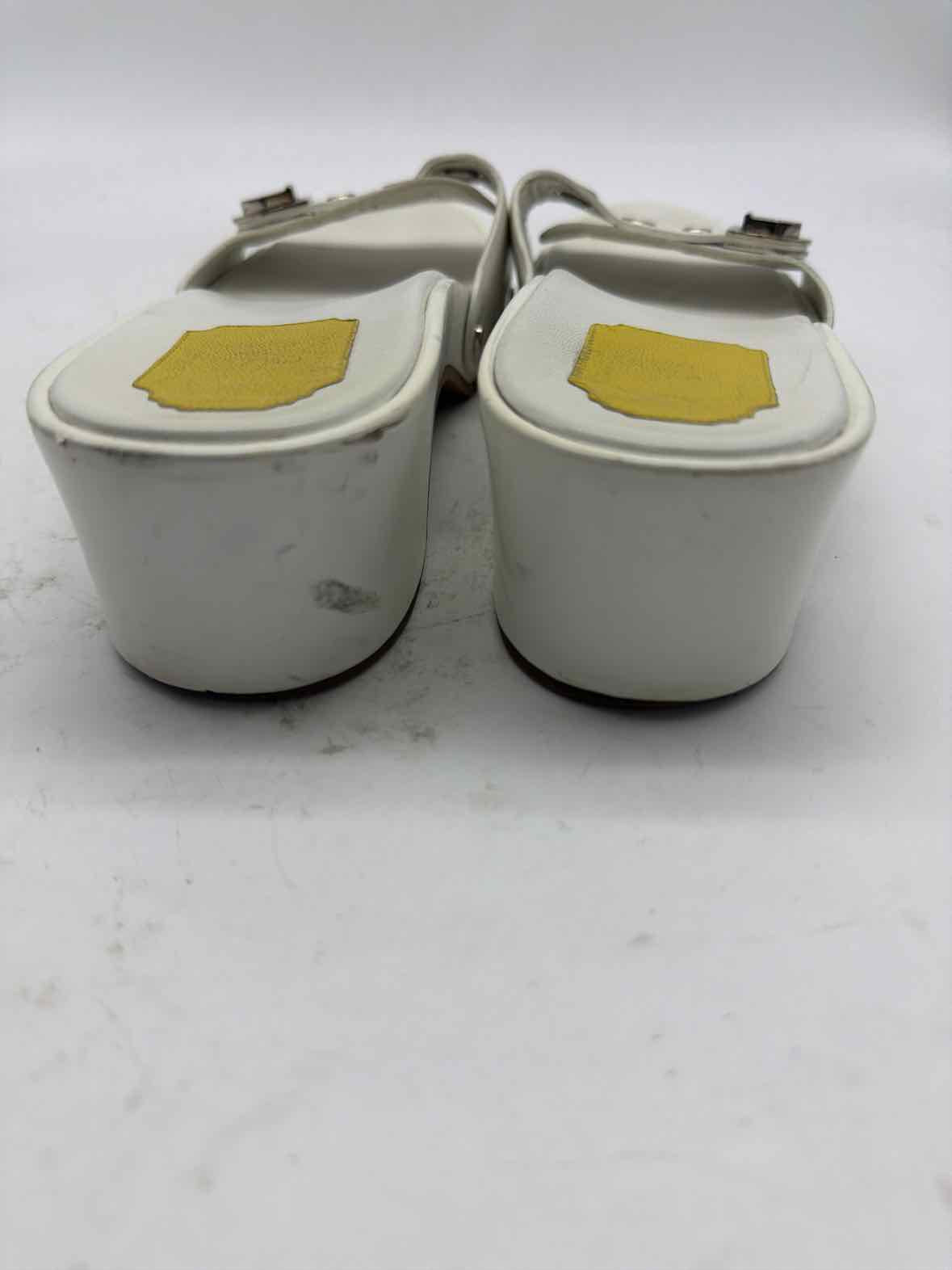 Pre-Owned Christian Dior White Size 39 Clog Slide Sandals | True Fashionistas.