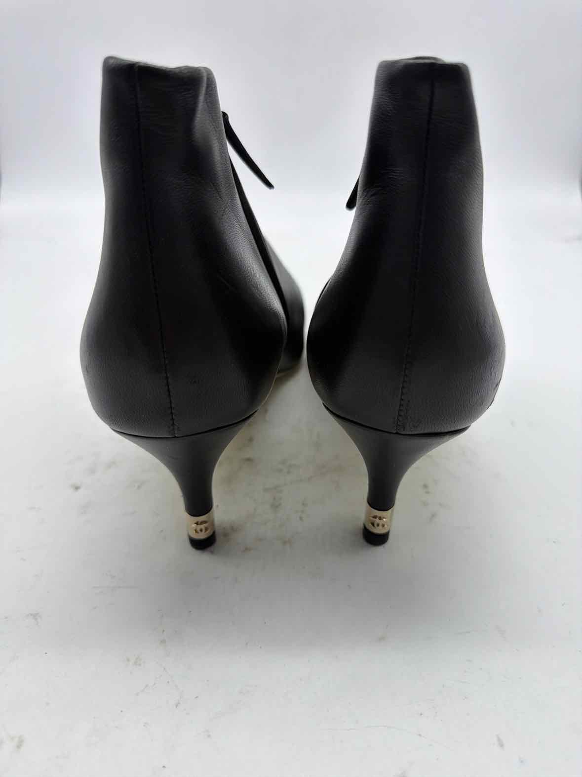 Pre-Owned Chanel Black Size 9.5 Leather Ankle Boot Boots | True Fashionistas.