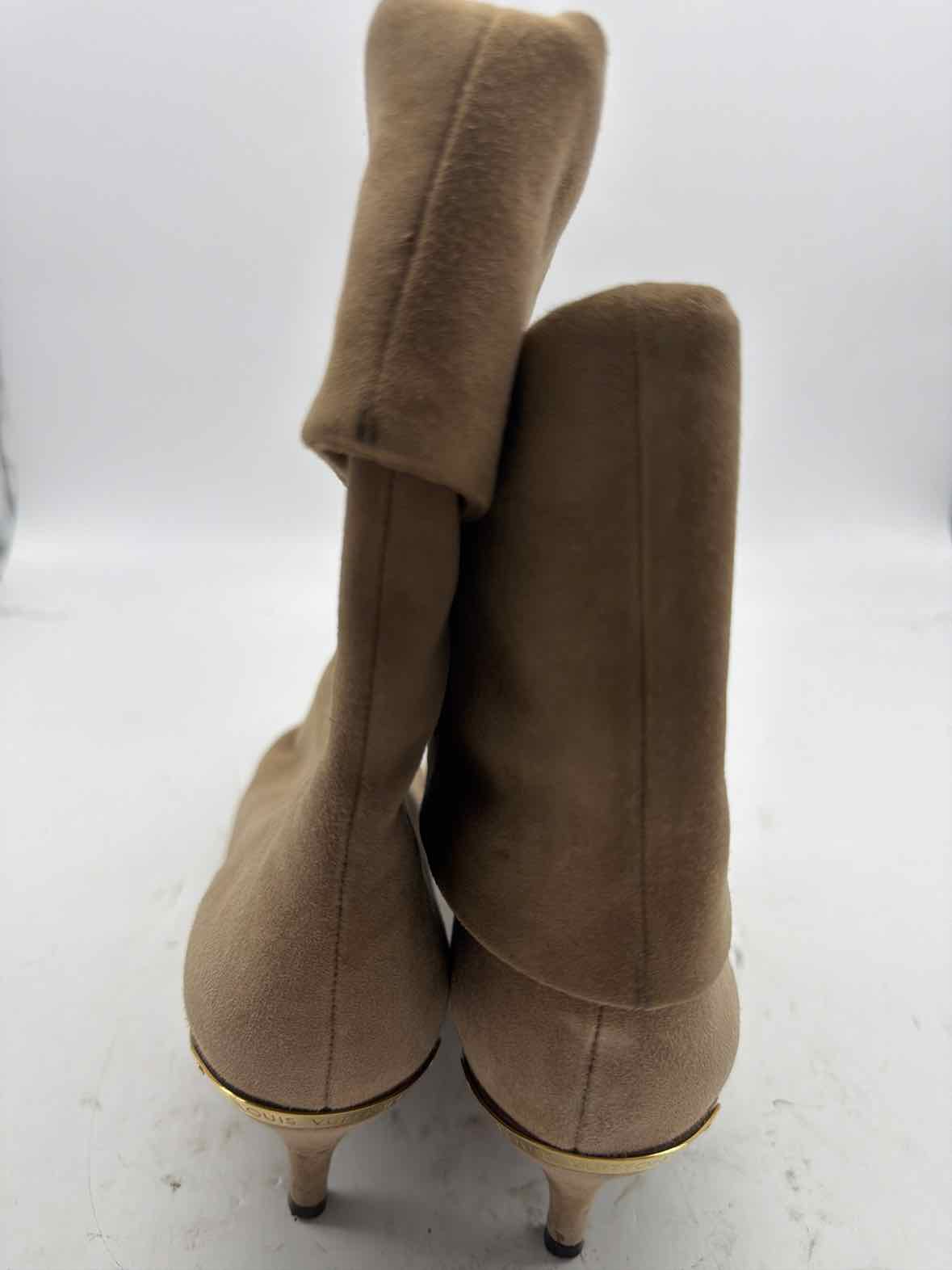 Pre-Owned Louis Vuitton Tan Size 6.5 Suede Ankle Boots | True Fashionistas.
