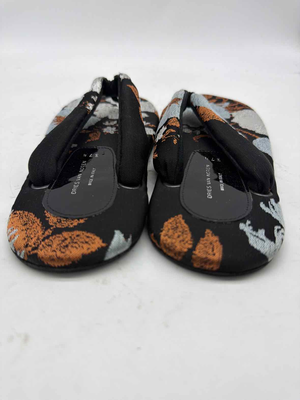 Pre-Owned Dries Van Noten Black Size 7.5 Thong Sandals | True Fashionistas.