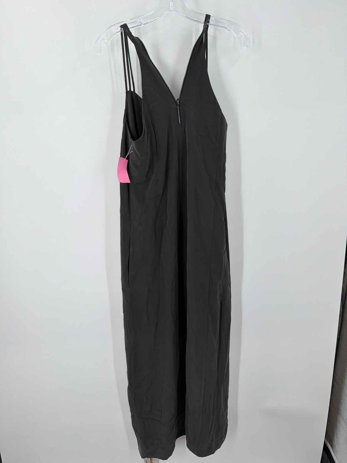 Pre-Owned The Eight Senses Grey Size Medium Long Sleeveless Dress | True Fashionistas.