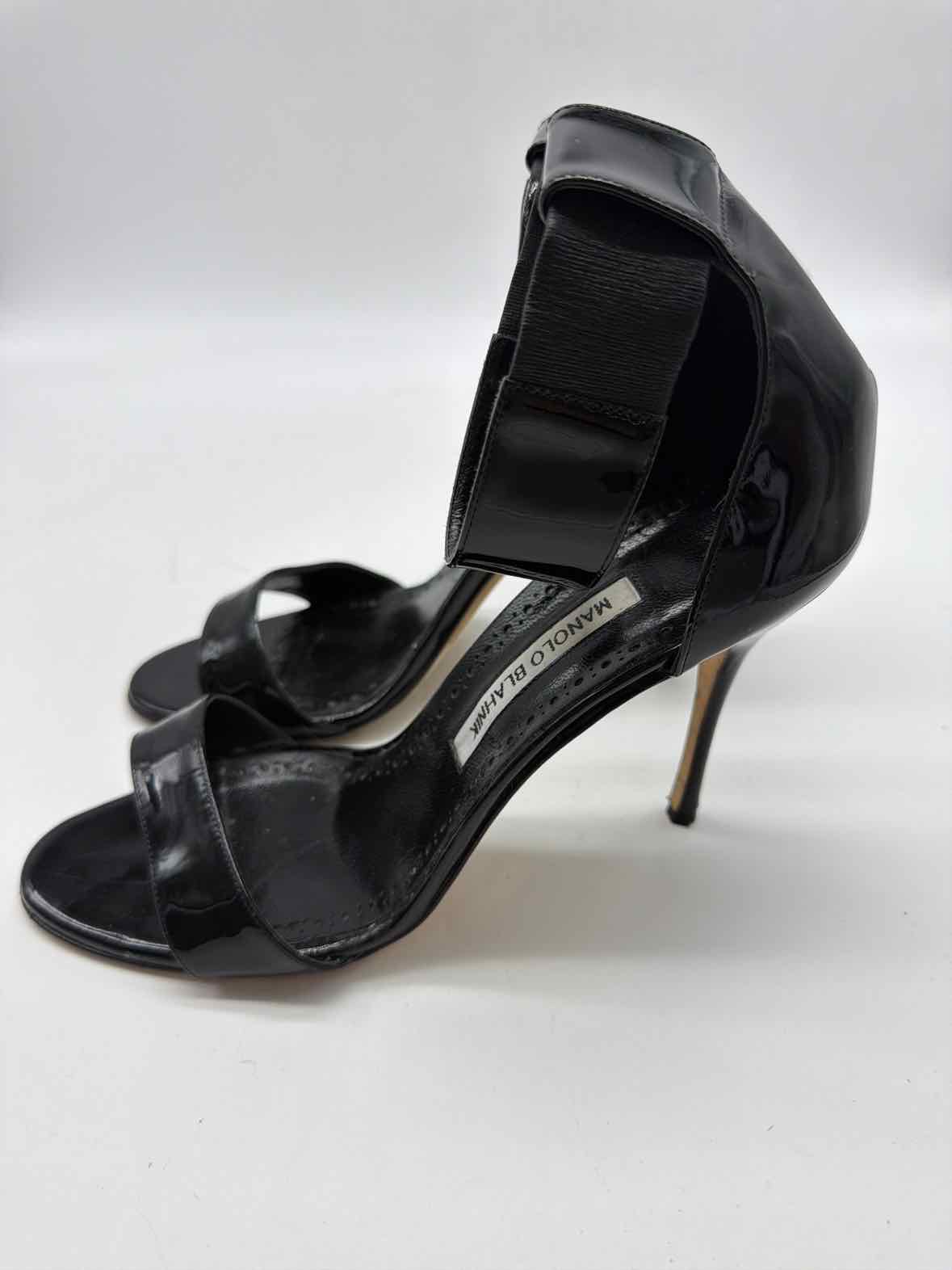 Pre-Owned Manolo Blahnik Black Size 39 Ankle Strap Heels | True Fashionistas.