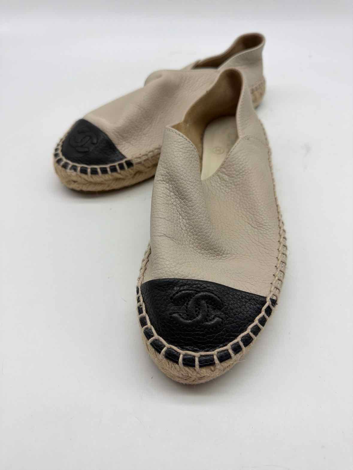 Pre-Owned Chanel Tan Size 35 Espadrille Slip On Flats | True Fashionistas.