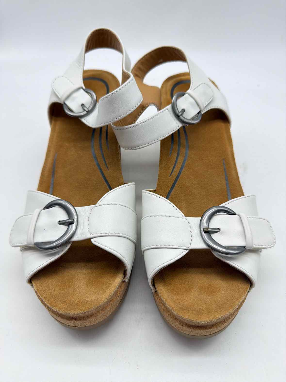 Pre-Owned Aetrex White Size 8.5 Strappy Heels | True Fashionistas.