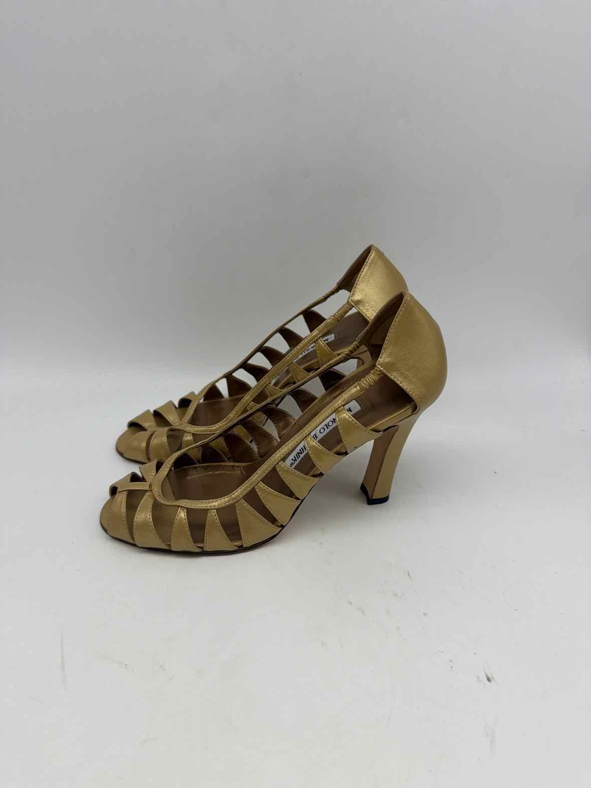 Pre-Owned Manolo Blahnik Gold Size 37 Peep Toe Heels | True Fashionistas.