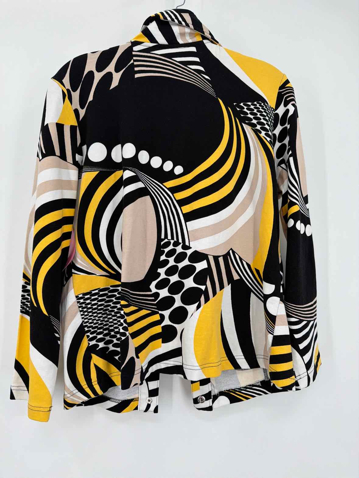 Pre-Owned Onque Black Size Medium Button Jacket | True Fashionistas.