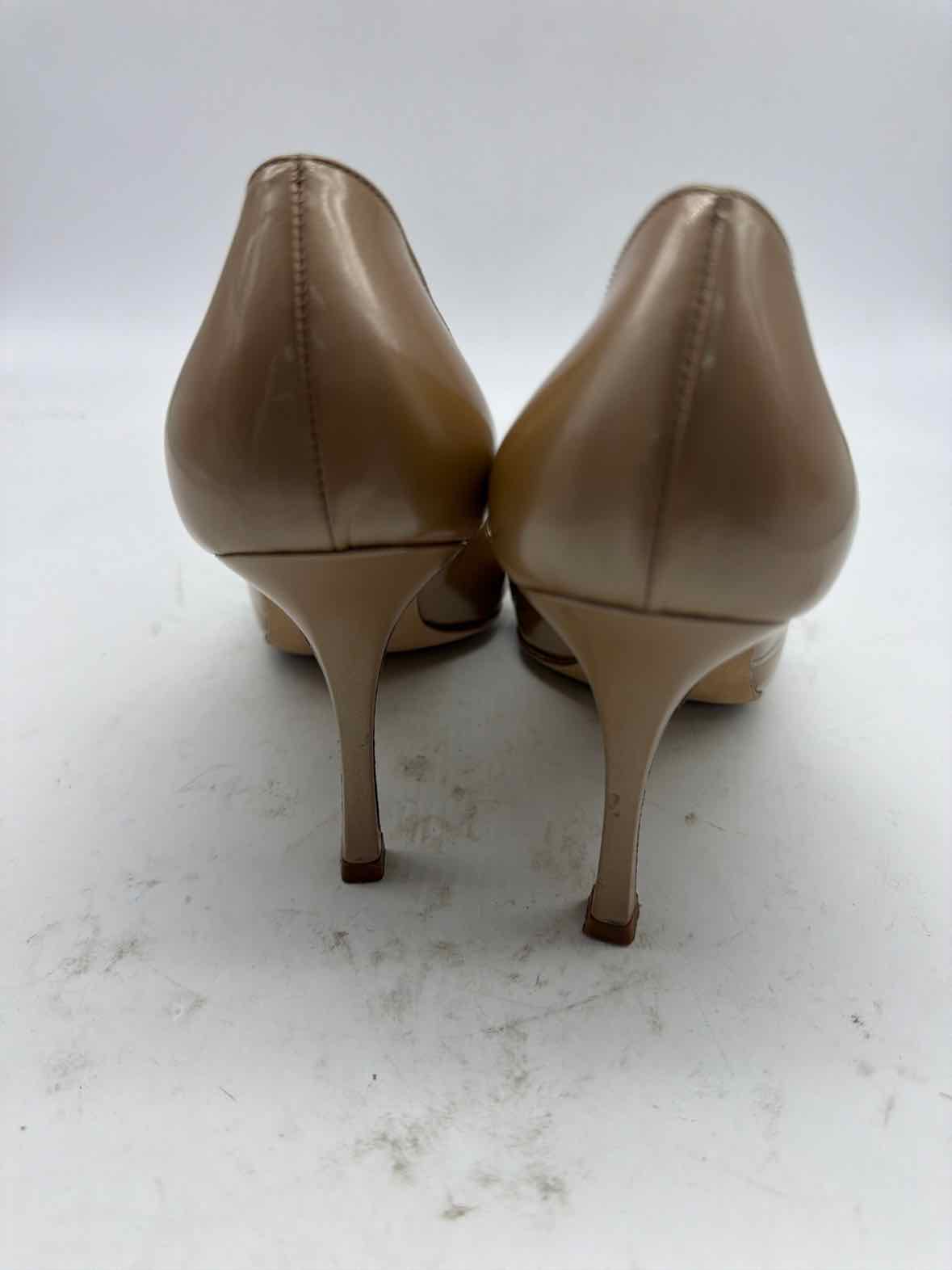Pre-Owned Manolo Blahnik Tan Size 35 Peep Toe Heels | True Fashionistas.