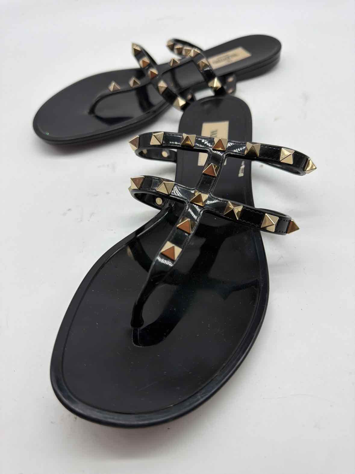 Pre-Owned Valentino Black Size 39 Jelly Rockstud Thong Sandals | True Fashionistas.