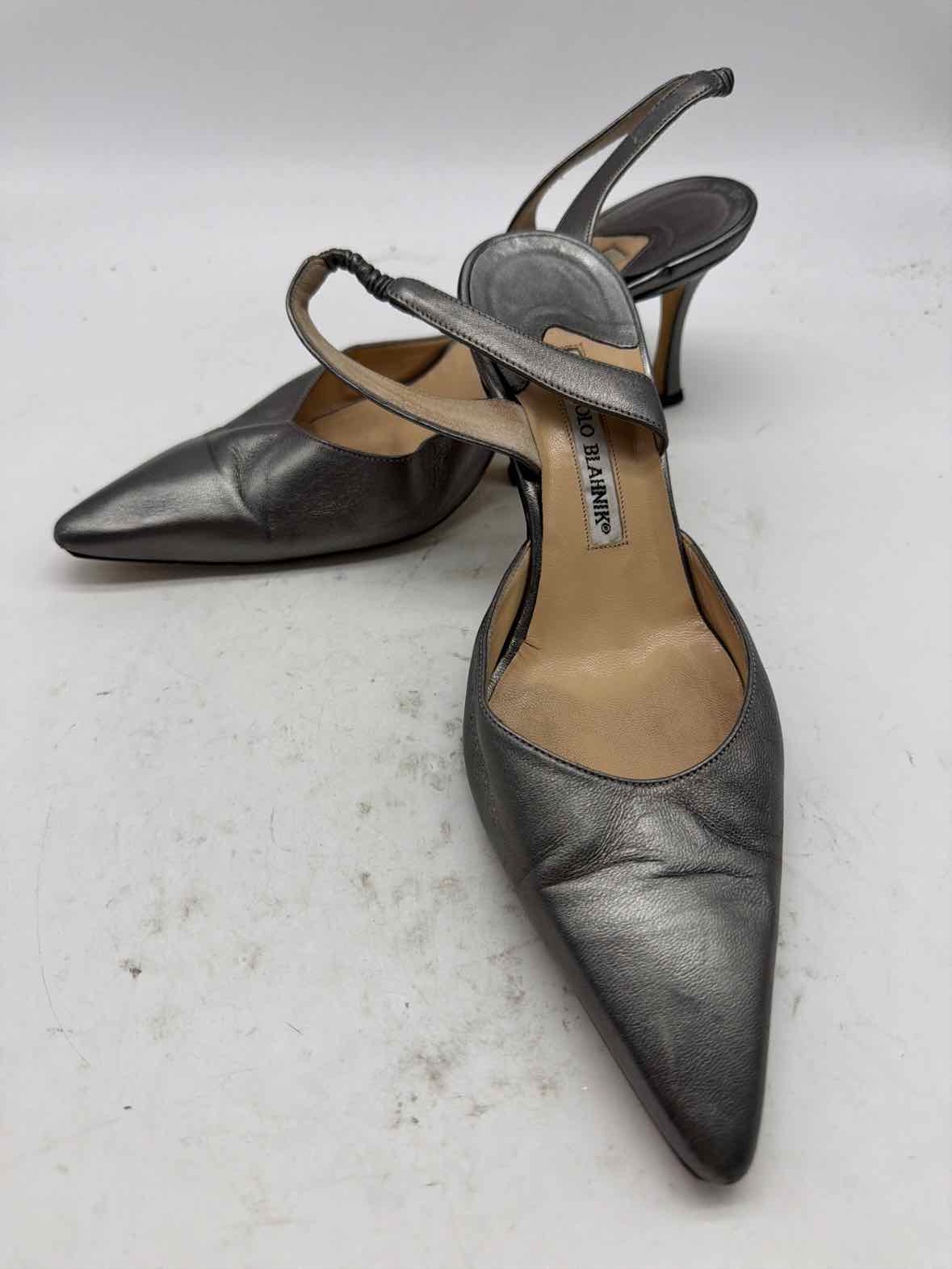 Pre-Owned Manolo Blahnik Silver Size 8.5 Slingback Heels | True Fashionistas.