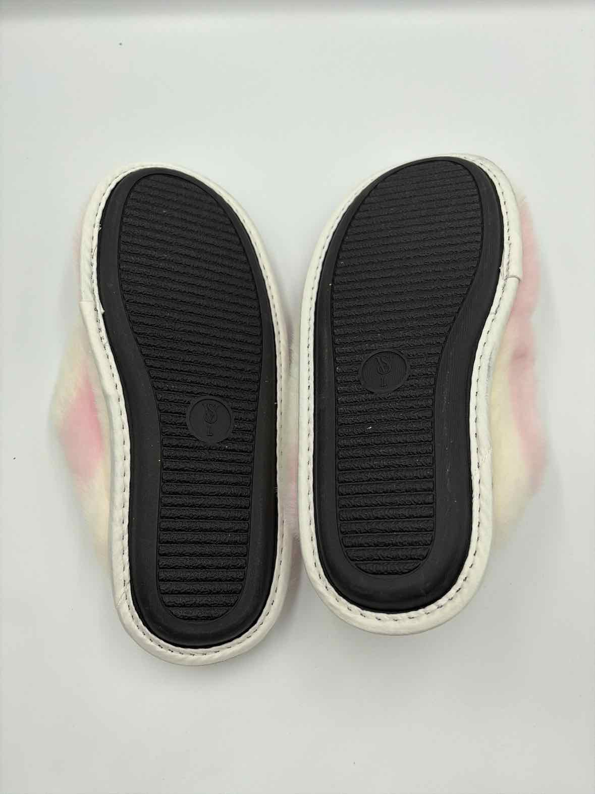 Victoria's Secret Pink Size Large Slippers | True Fashionistas.
