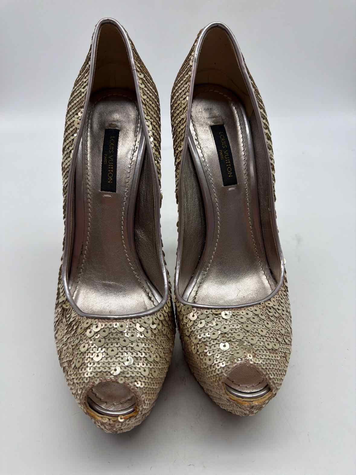 Pre-Owned Louis Vuitton Gold Size 35.5 Sequin Stiletto Heels | True Fashionistas.