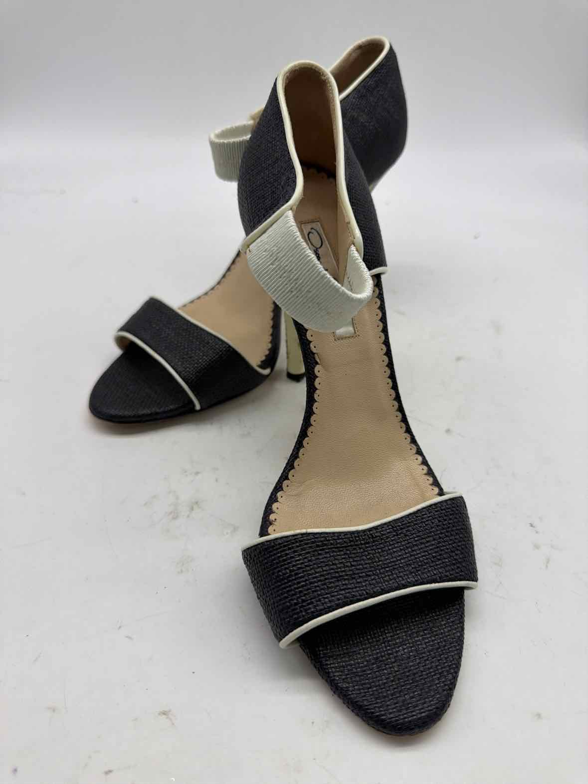 Pre-Owned Oscar de la Renta Black Size 37.5 Ankle Strap Heels | True Fashionistas.