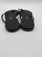 Pre-Owned Tkees Black Size 9 Thong Sandals | True Fashionistas.