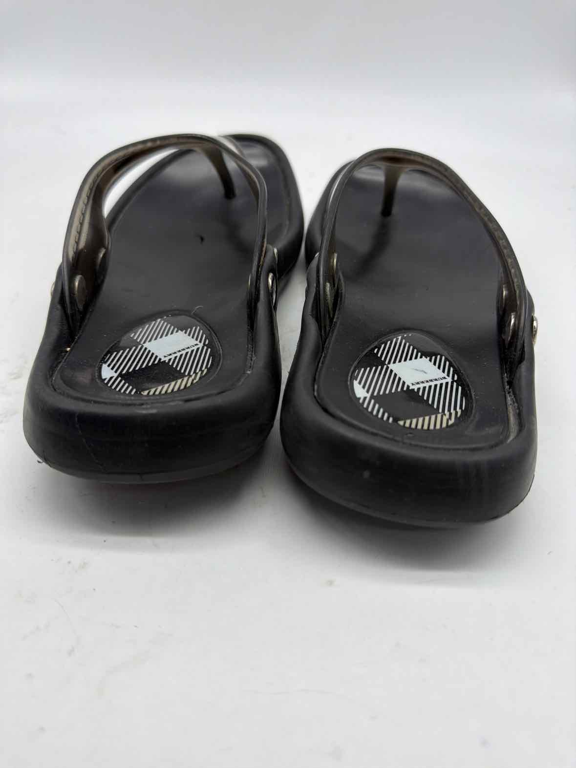 Pre-Owned Burberry Black Size 7 Thong Sandals | True Fashionistas.