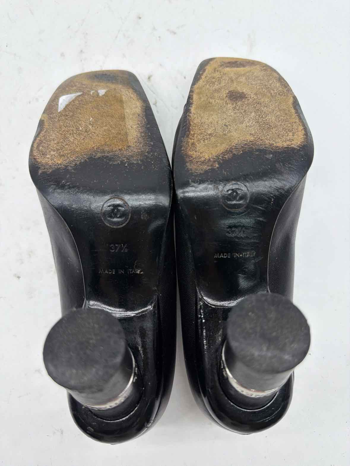 Pre-Owned Chanel Black Size 7.5 Pump Heels | True Fashionistas.