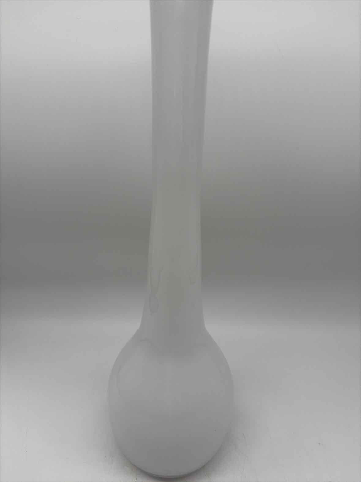 White Glass Bud Vase | True Fashionistas.